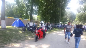 REPORTAJ. Acrobaţii pe motociclete, paradă, scandenberg, fotbal de plajă şi mult rock - la Festivalul Motorock - GALERIE FOTO