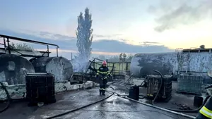 Incendiu de resturi petroliere într-o unitate economică din judeţul Prahova