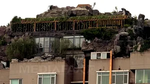 Locuinţă sub formă de munte, pe acoperişul unui bloc de 26 de etaje - FOTO