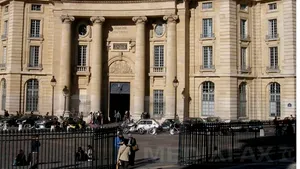 Din tabăra de romi la Universitatea Sorbona. Povestea performanţei unei tinere românce