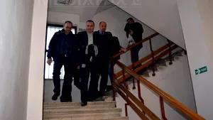 Primarul Ploieştiului, arestat pentru luare de mită şi abuz în serviciu. Iulian Bădescu a leşinat la Tribunalul Prahova, după decizia de a fi arestat