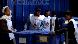 ANALIZĂ: Mijloace logistice uriaşe, mobilizate pentru alegerile prezidenţiale din Afganistan