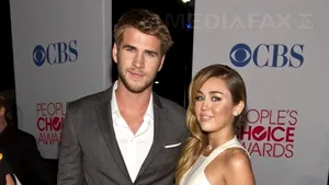 Cântăreaţa Miley Cyrus şi actorul Liam Hemsworth s-au logodit