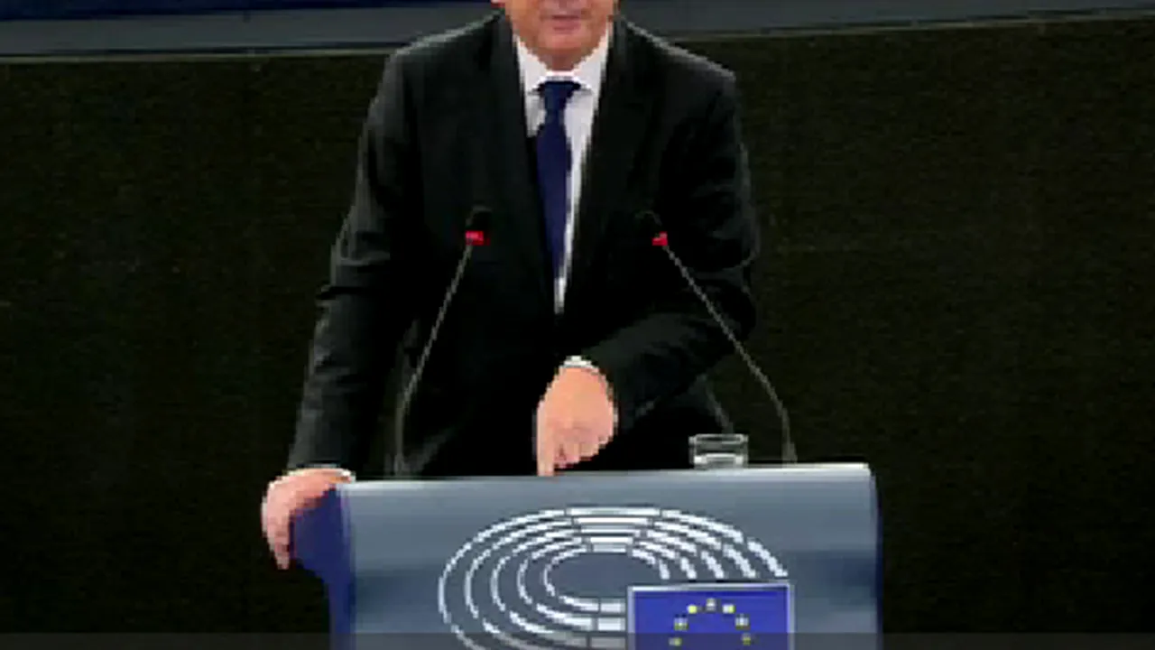 Jean-Claude Juncker susţine reformele premierului Renzi, înaintea organizării referendumului din Italia