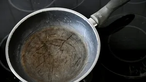 De ce tigăile de teflon nu rezistă mai mult de un an 