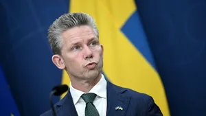 Suedia va testa o nouă tehnologie care presupune alcătuirea de roiuri de drone cu funcţii autonome