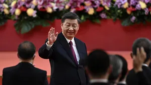 Un parlamentar din Hong Kong a aflat că are Covid după ce s-a fotografiat alături de Xi Jinping