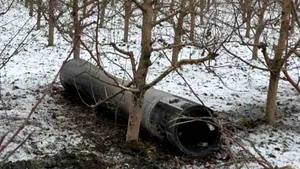 O rachetă de fabricaţie rusă a căzut pe teritoriul Republicii Moldova la mai puţin de 25 km de graniţa cu România