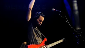 Paul Gilbert şi muzicienii săi - o lecţie de rock cu 
