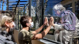 Fuga de COVID-19 şi problemele de sănătate care pot să apară între patru pereţi. Ce se întâmplă cu corpul tău în izolare? 