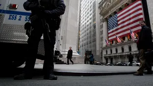 Fed a pompat joi suma record de 105 miliarde de dolari în sistemul bancar