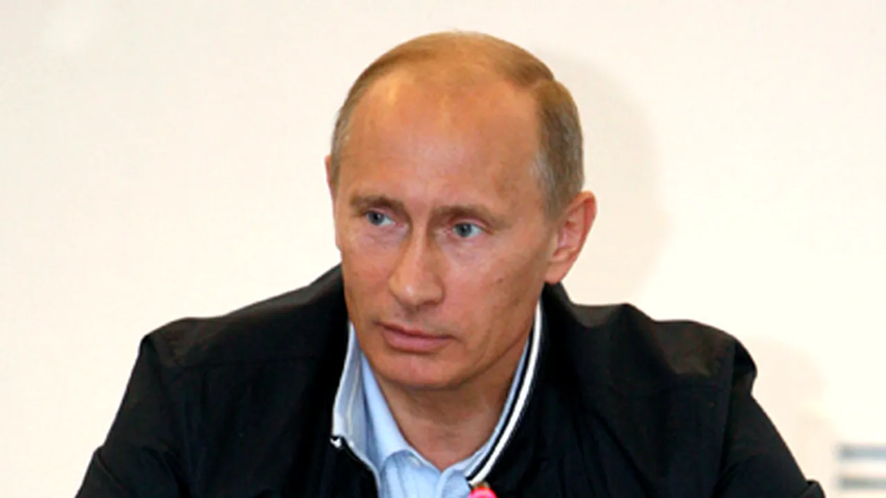 Vladimir Putin sugerează că ar putea candida la alegerile prezidenţiale din 2012