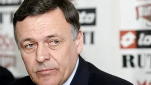 Trei persoane, între care şi Gheorghe Constantin, reţinute de procurorii DNA