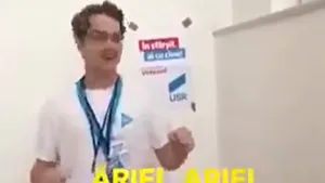 Un filmuleţ cu un candidat USR la Consiliul General al Municipiului Bucureşti, fost membru PSD, face senzaţie pe internet: „Eu sunt Ariel, coadă de purcel” | VIDEO