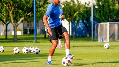 LIVE UPDATE Bursa Transferurilor. Farul Constanța – două transferuri într-o zi. Rapid oficializează sosirea lui Senciuc. Corvinul Hunedoara continuă seria transferurilor