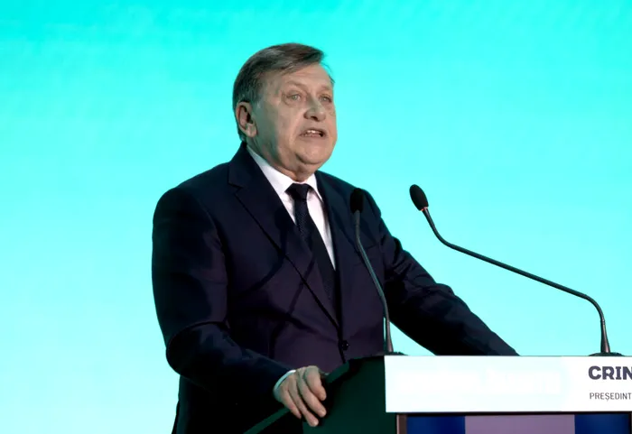 DECLARAȚII Crin Antonescu, atac la adresa conducerii PNL: Există multă ambiție și puțină minte. Cultul lui Bolojan înflorește pe zi ce trece