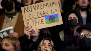 Noi proteste anti-Georgescu şi anti-fascism în Bucureşti şi marile oraşe din ţară. Se strigă: „Legiunea nu face naţiunea” / „Nu votaţi un dictator, tinerii vă cer în cor”