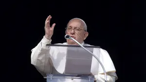 Papa Francisc, bolnav de gripă, a ajuns din nou la spital