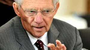 Schäuble face glume pe tema crizei din Grecia