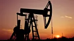 Preţul petrolului scade pe fondul creşterii stocurilor din SUA