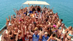 După Ibiza, litoralul Mării Negre, noua atracţie pentru englezi! Alcool şi expunere indecentă la cote maxime