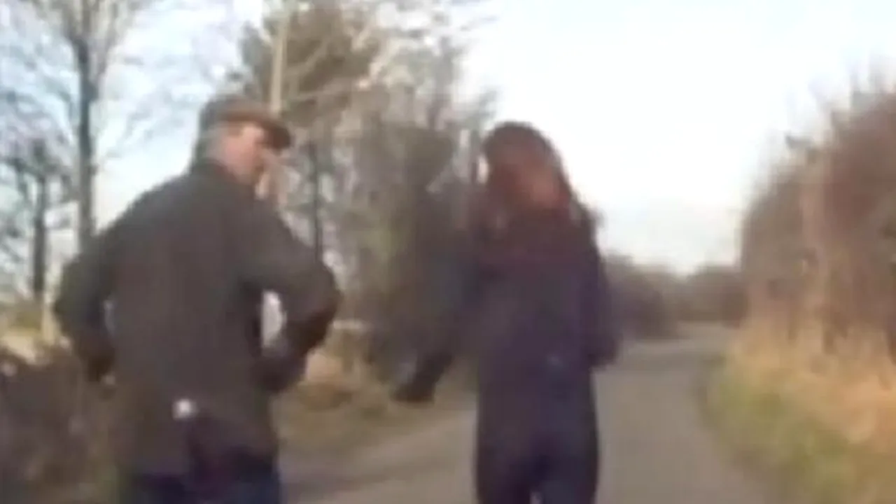 ATAC INEDIT PE ŞOSEA: O şoferiţă a bruscat un biciclist, apoi a anunţat Poliţia că a fost atacată de acesta - VIDEO