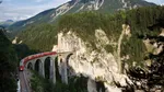 Peisaje de poveste la 2.000 de metri altitudine. Cât costă o călătorie cu cel mai frumos tren al toamnei
