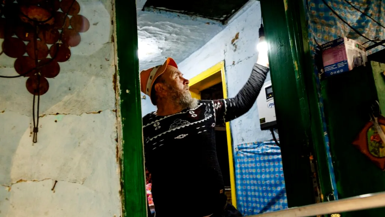 Mii de români trăiesc încă în locuințe fără curent, în zone izolate și greu accesibile. Cât ar costa electrificarea tuturor caselor din România