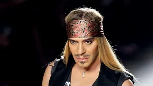 Galliano, concediat din funcţia de director de creaţie al casei Dior