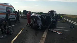 Accident pe Autostrada Soarelui: Un mort şi şase răniţi în urma impactului dintre două maşini/ Traficul a fost reluat după aproape o oră şi jumătate