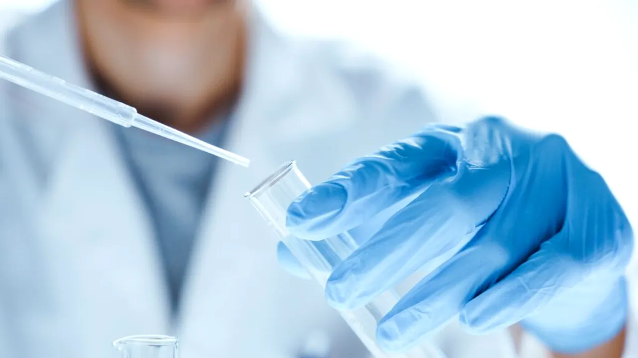 SUA schimbă strategia: mai puține vaccinări, mai multe testări pentru hepatita B