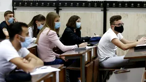 Elevii nehotărâţi aplică la mai multe facultăţi. Sfaturile consilierului de orientare în carieră