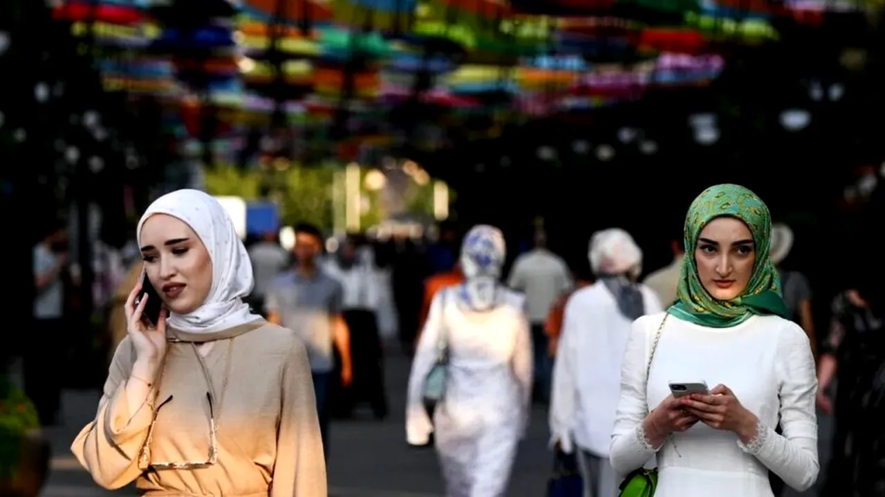 Austria interzice vălul islamic în școli pentru fetele sub 14 ani. Amenzi de până la 800 de euro pentru părinți