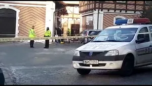 VIDEO: Bancomat aruncat în aer lângă un hotel din Sinaia. Încă nu se ştie câţi bani lipsesc