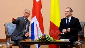 Prinţul Charles, uimit şi deranjat de numărul mare de jurnalişti prezenţi la Preşedinţie şi Guvern