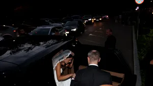 Nuntă mare în lumea politică. Ministrul Alexandru Nazare s-a căsătorit. Nicușor Dan și partenera sa de viață, prezenți la petrecere. Florin Manole și Radu Miruță, printre cei care participă la eveniment