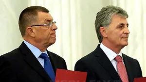 Miniştrii Mircea Duşa şi Radu Stroe discută cu şefii structurilor centrale din MAI 