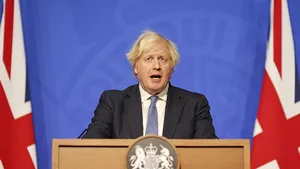Boris Johnson anunţă noi restricţii antiepidemice
