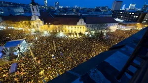 FOTO - Un an de la asasinarea lui Jan Kuciak şi a logodnicei acestuia: Zeci de mii de persoane au ieşit la proteste de amploare în Slovacia 