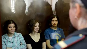 O membră a grupului punk Pussy Riot a îndemnat la noi acţiuni politice, imediat după eliberare