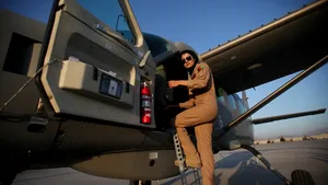 Visul destrămat al uneia dintre primele femei pilot ale Forţelor Aeriene din Afganistan. FOTO