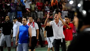 Fani dinamovişti atacaţi la o terasă din faţa stadionului Dinamo