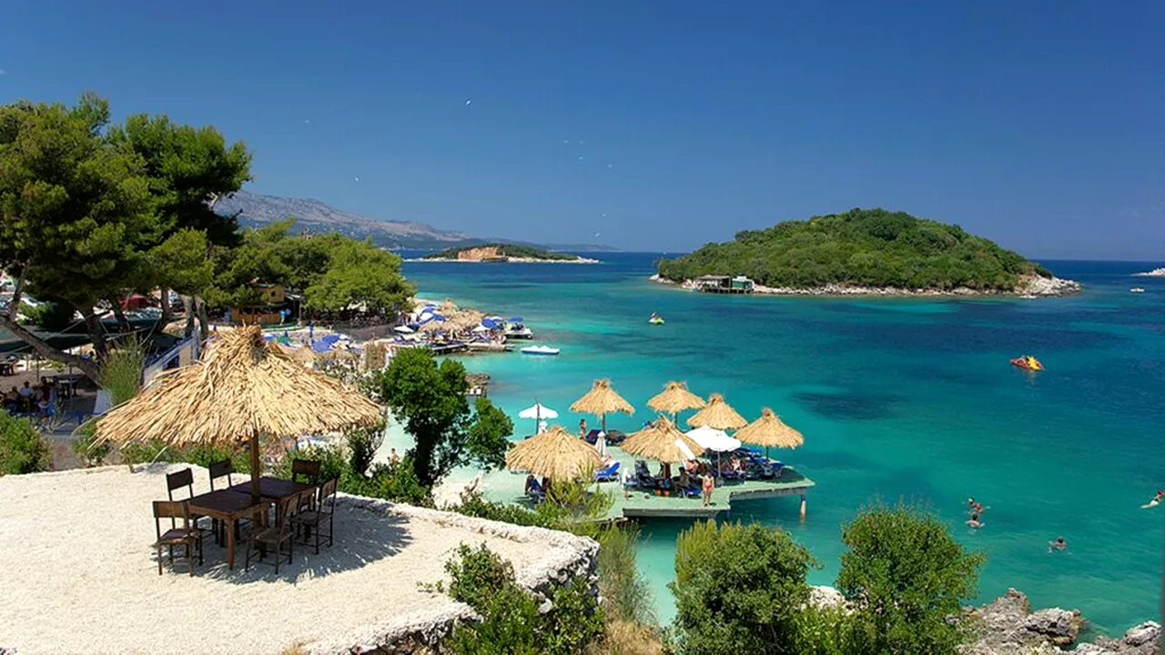 Plaje cu nisip alb și ape turcoaz. Destinația supranumită „Maldivele Europei” atrage tot mai mulți turiști