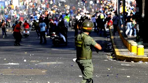 Cum a ajuns o ţară care era de 12 ori mai bogată decât China să fie MĂCINATĂ de SĂRĂCIE şi CONFLICTE