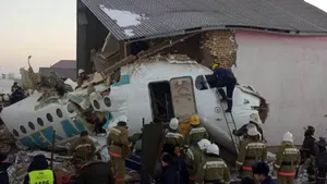 Avion prăbuşit în Kazahstan. Bilanţul victimelor a fost actualizat: 12 persoane au murit, iar alte 60 au fost rănite. FOTO şi VIDEO