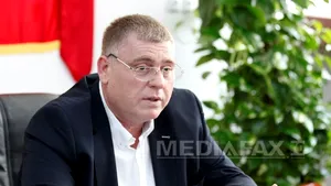 Preşedintele suspendat al CJ Buzău, Cristinel Bîgiu, a demisionat din funcţie. El susţine că a făcut acest gest ca răspuns la protestele împotriva clasei politice