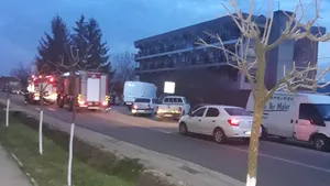 Nouă persoane evacuate dintr-un hotel din Gorj, după un incendiu la un atelier de croitorie