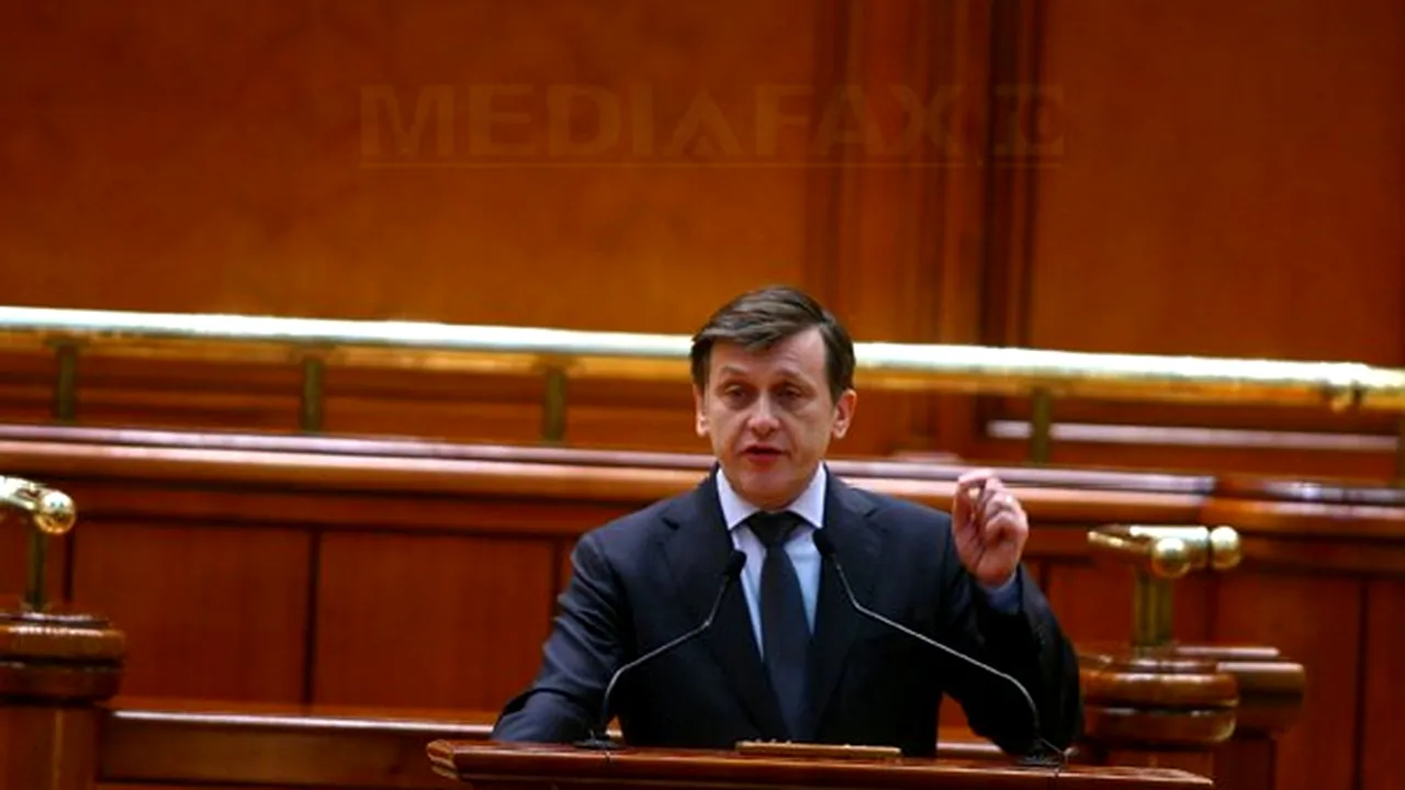 Antonescu: Boc e primul asistat, dar şi primul client al ţării, trebuie trimis la muncă