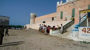 Atentat sinucigaş revendicat de grupul islamist Al-Shabaab, comis în faţa unei moschei din Somalia