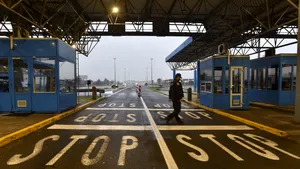 Problema migraţiei în UE subminează spaţiul Schengen. Austria, Cehia şi Polonia reintroduc controale la graniţa cu Slovacia; Bratislava anunţă măsuri la frontiera cu Ungaria